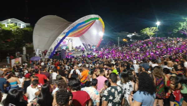 Após dois anos, Parada LGBTQIA+ volta a ser realizada no Acre com milhares nas ruas e gritos anti-Bolsonaro